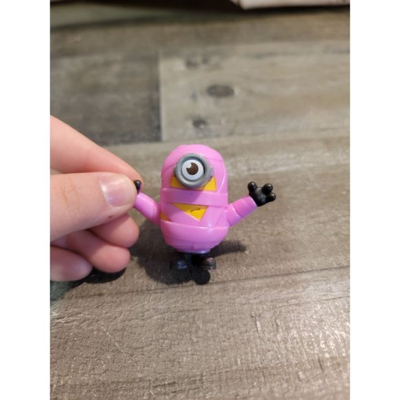 Pink mummy Minion Despicable Me McDonald's 2019 toy figure Halloween - Picture 2 of 4